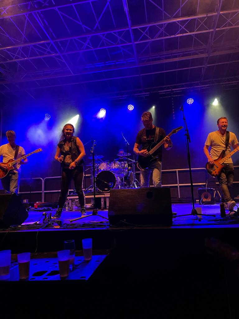 For Life live auf der Bühne
